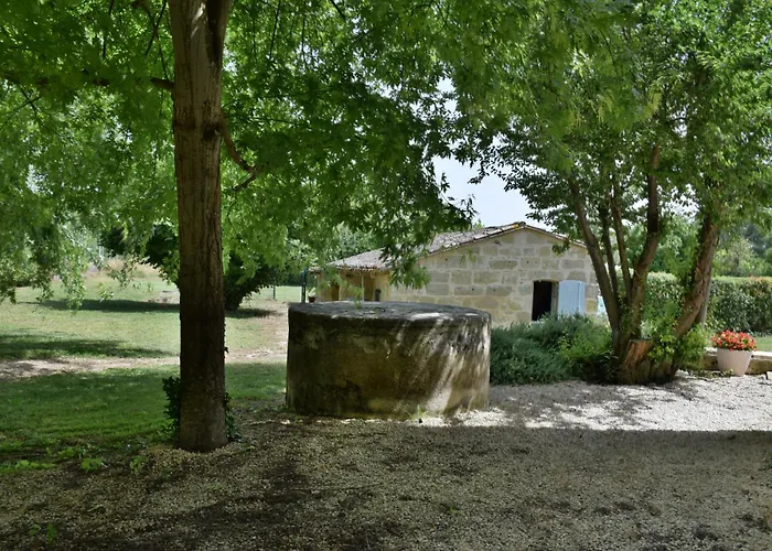 Holiday home Les Bardots Puysserampion